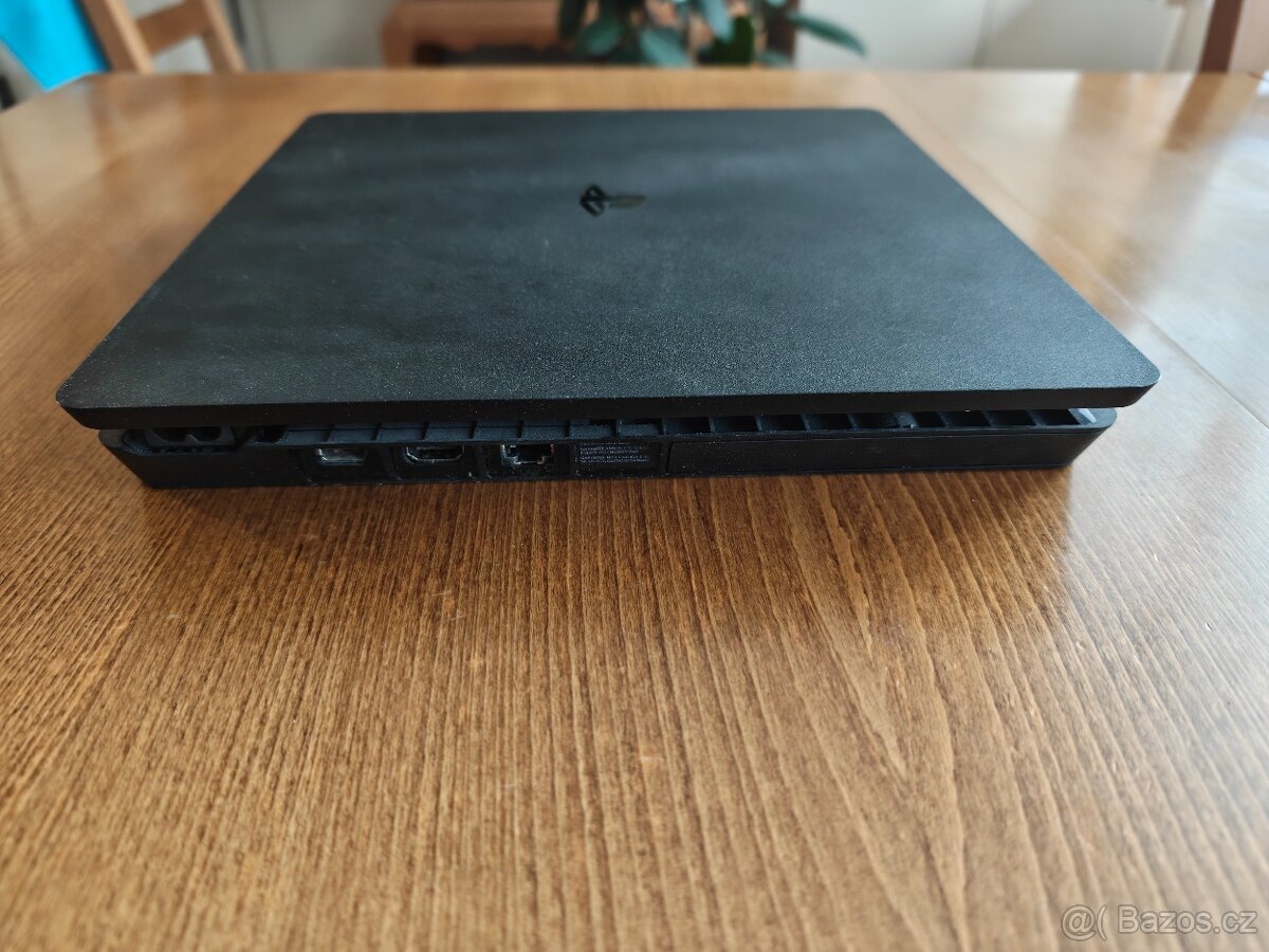 Playstation 4 Slim, 2TB SSD, 4 ovladače, 7 her - 6
