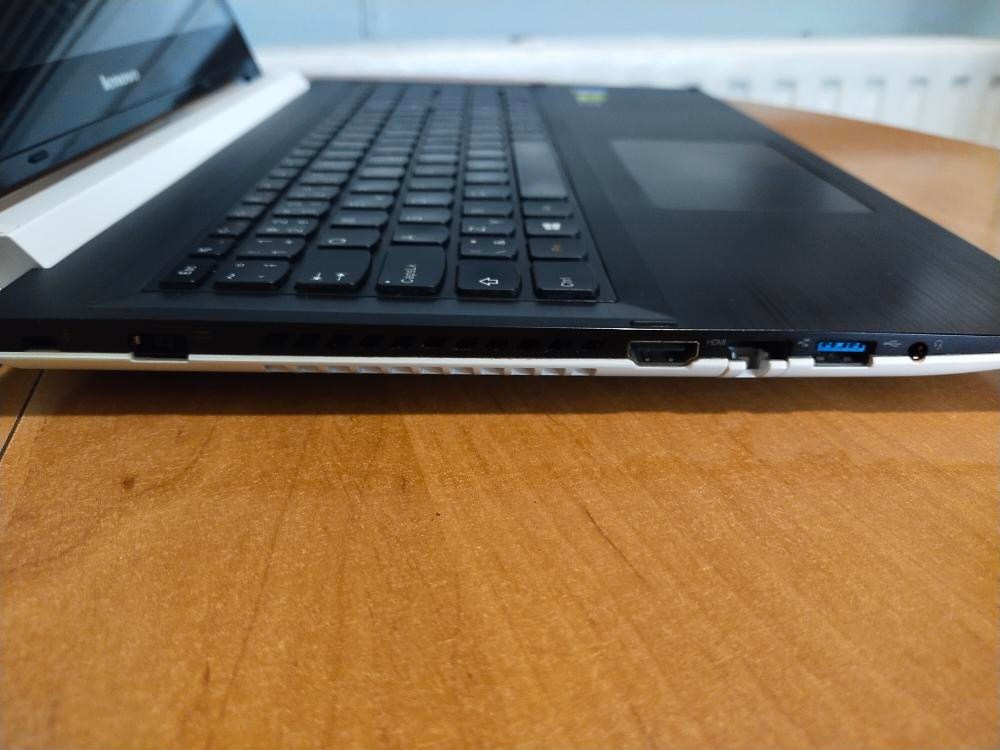 Prodám notebook Lenovo Ultrabook - 6