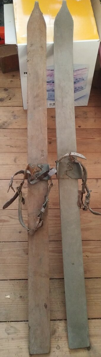 Starožitné lyžařské hole a lyže - 6