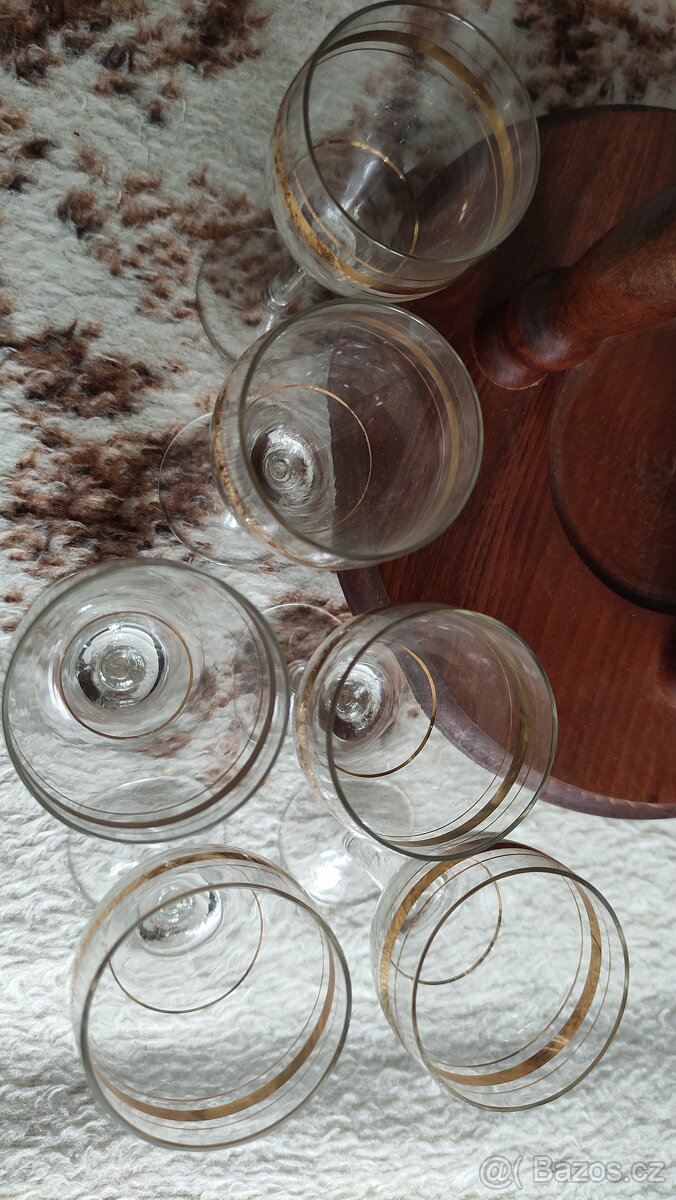 Bar, stojan dřevěný sklenice 6 ks, místo na láhev - 6