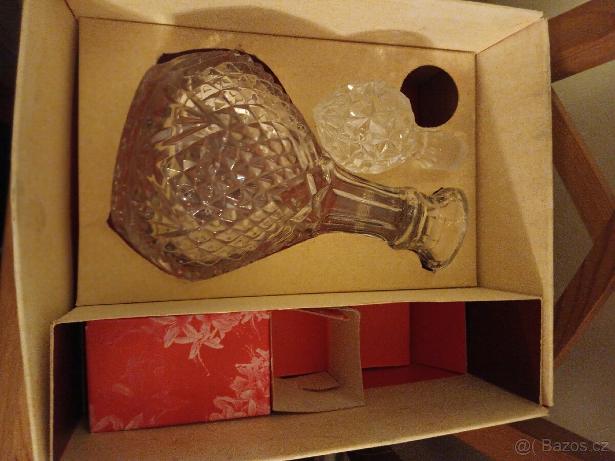 Retro broušená skleněná karafa - 6