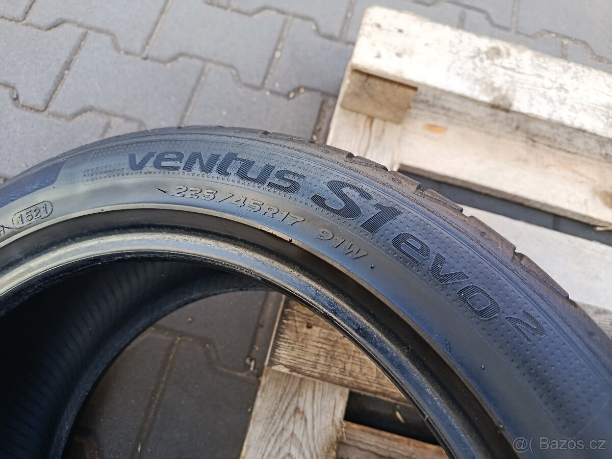 Dvě pneu 225/45/17 Hankook EVO - 6