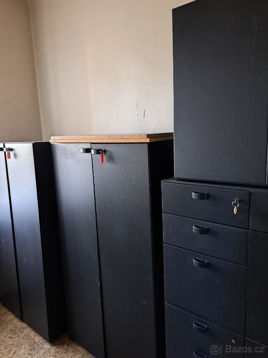 Kancelářské černé skříně - 6