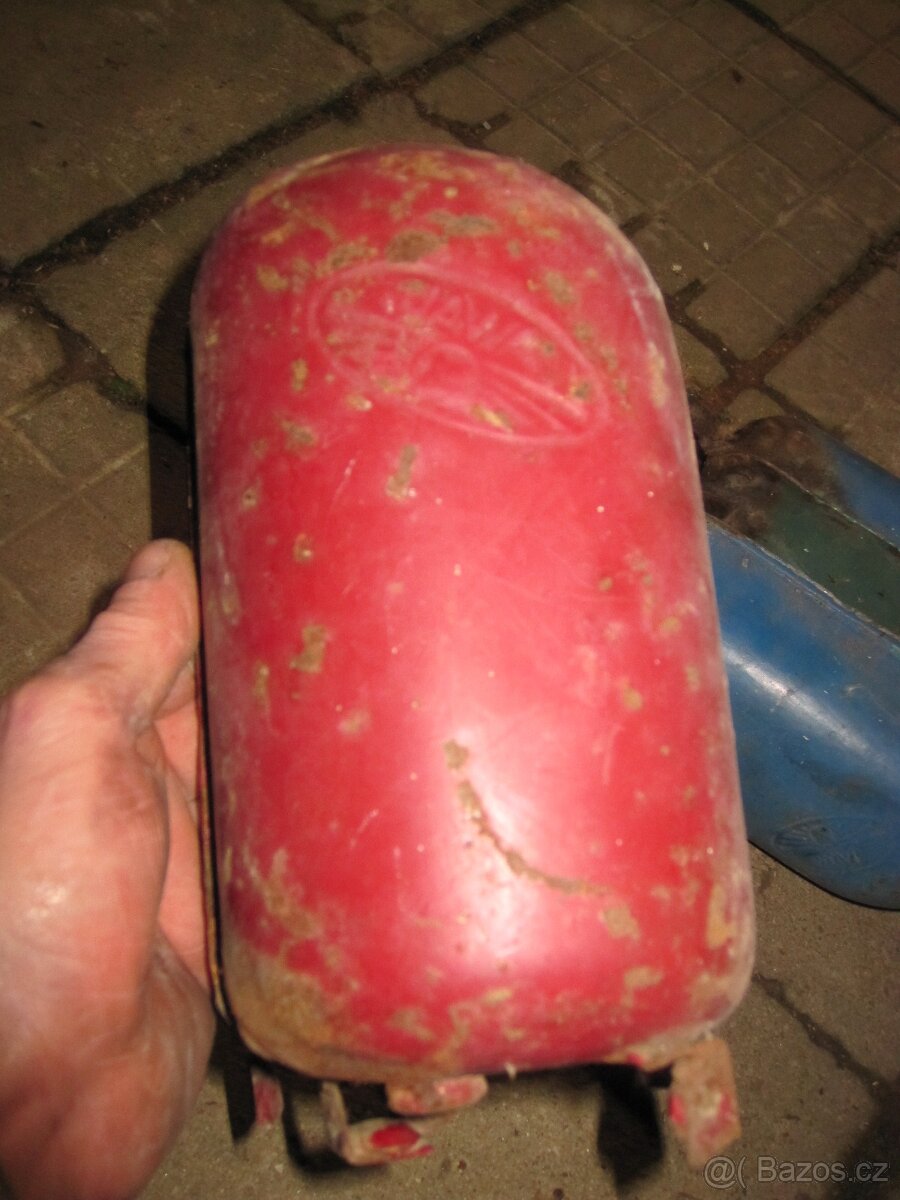 dvě nádrže na Jawa pařež 555;05 - 6