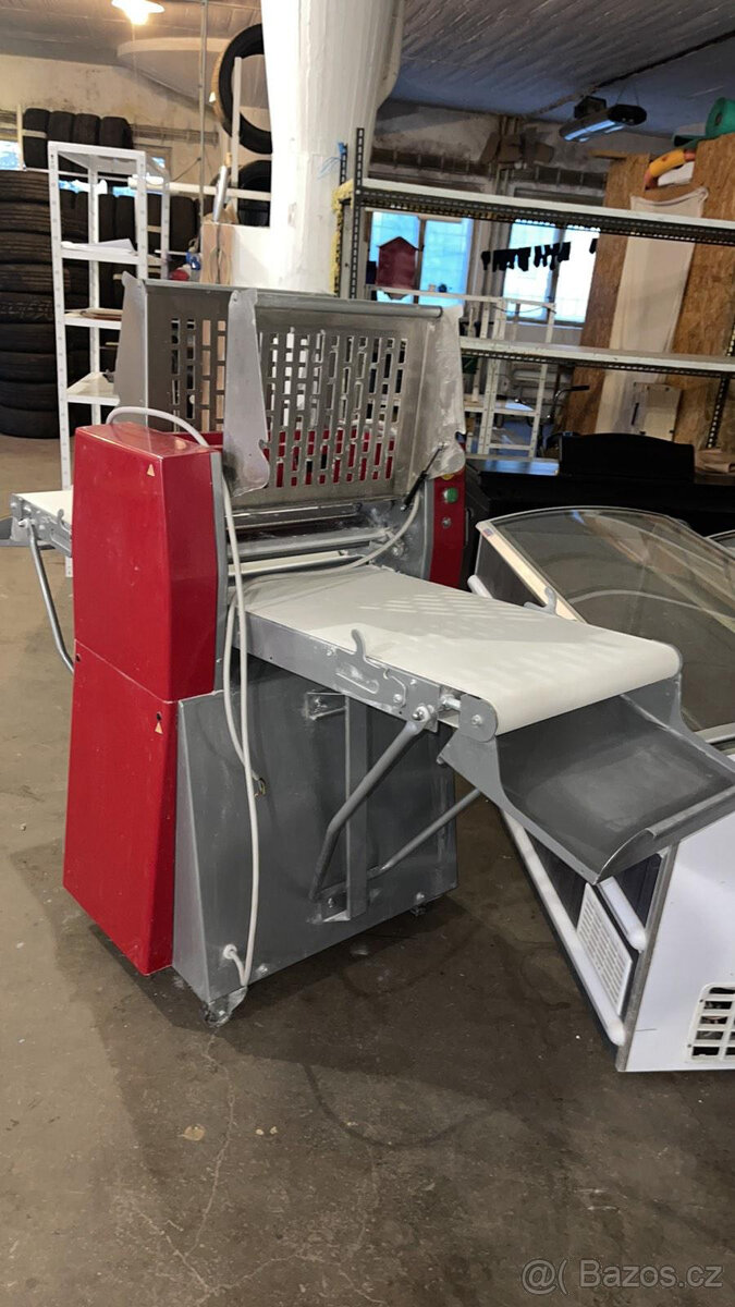 Prodám profesionální hnětač těsta. - 6