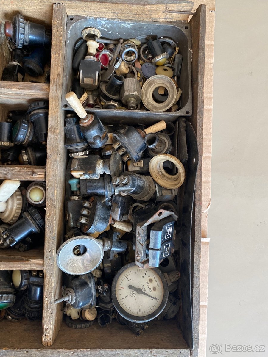 Kontrolky, přepínače, vypínače, atd... - 6