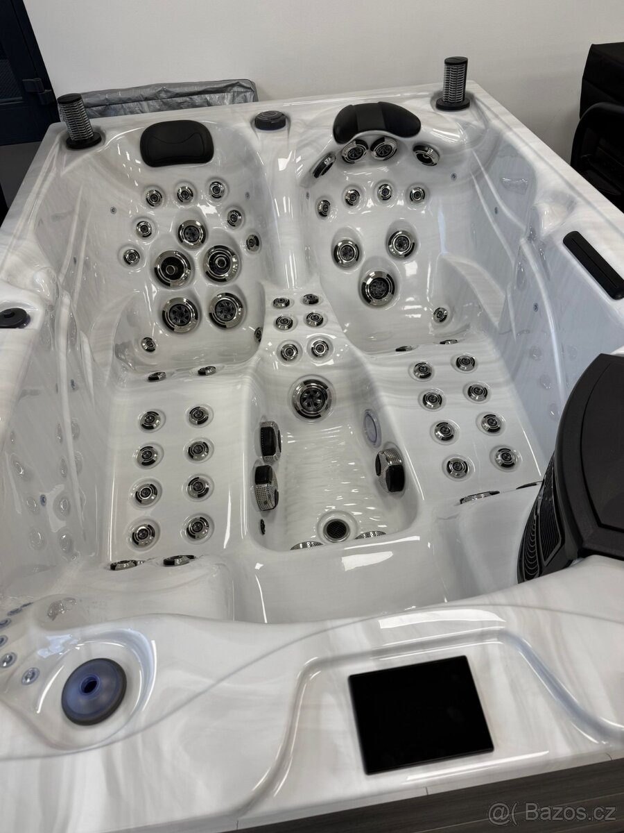 Vířivka Toronto - 6