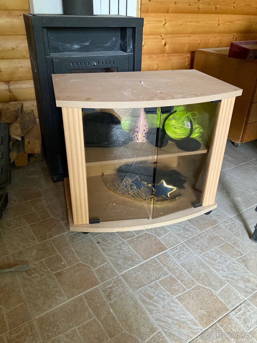 Zdarma díly kuchyně, psací stůl , atd. - 6