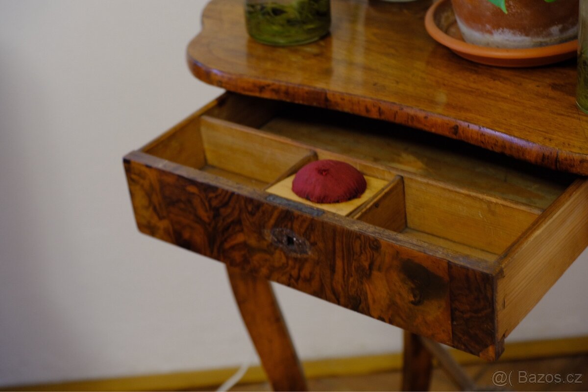 Starožitný stolek - 6