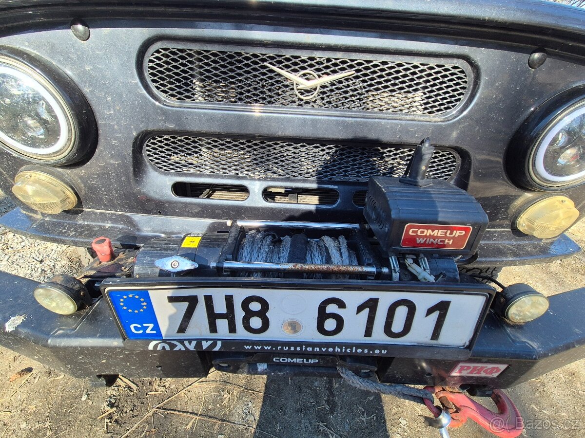 UAZ HUNTER - 6