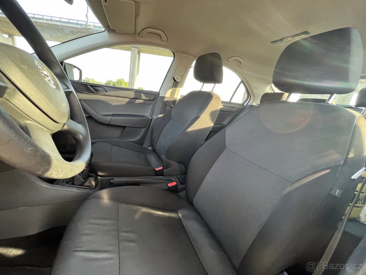 Pronájem Škoda Rapid Sedan / 3 000,- Kč / týden / PRONAJATO - 6