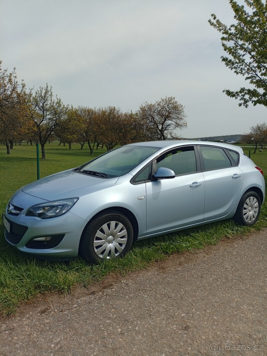 Opel Astra J 1.4i 74kW první majitel najeto pouze 53tis.km - 6