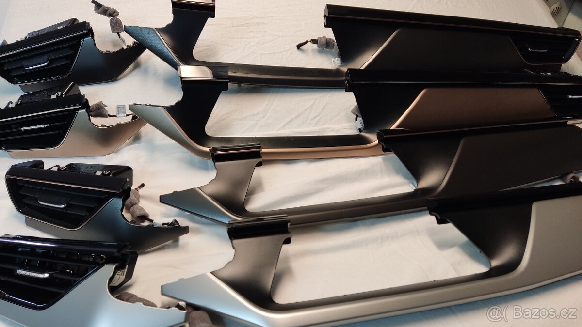 Prodám Přední sklo 658845011 C VAG ORIGINÁL a zadní 5DV - 6