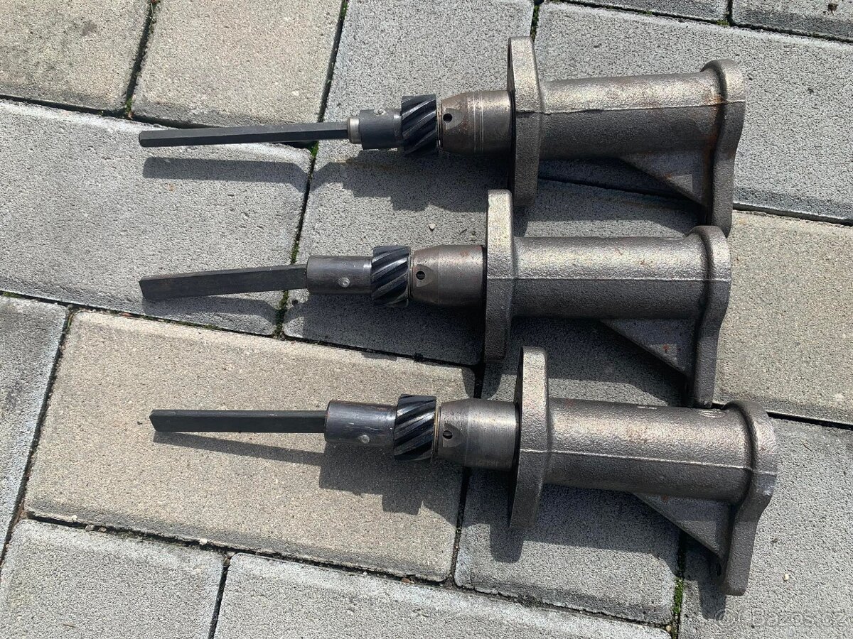 Volha Gaz UAZ , náhon olejového čerpadla, spodek rozdělovače - 6