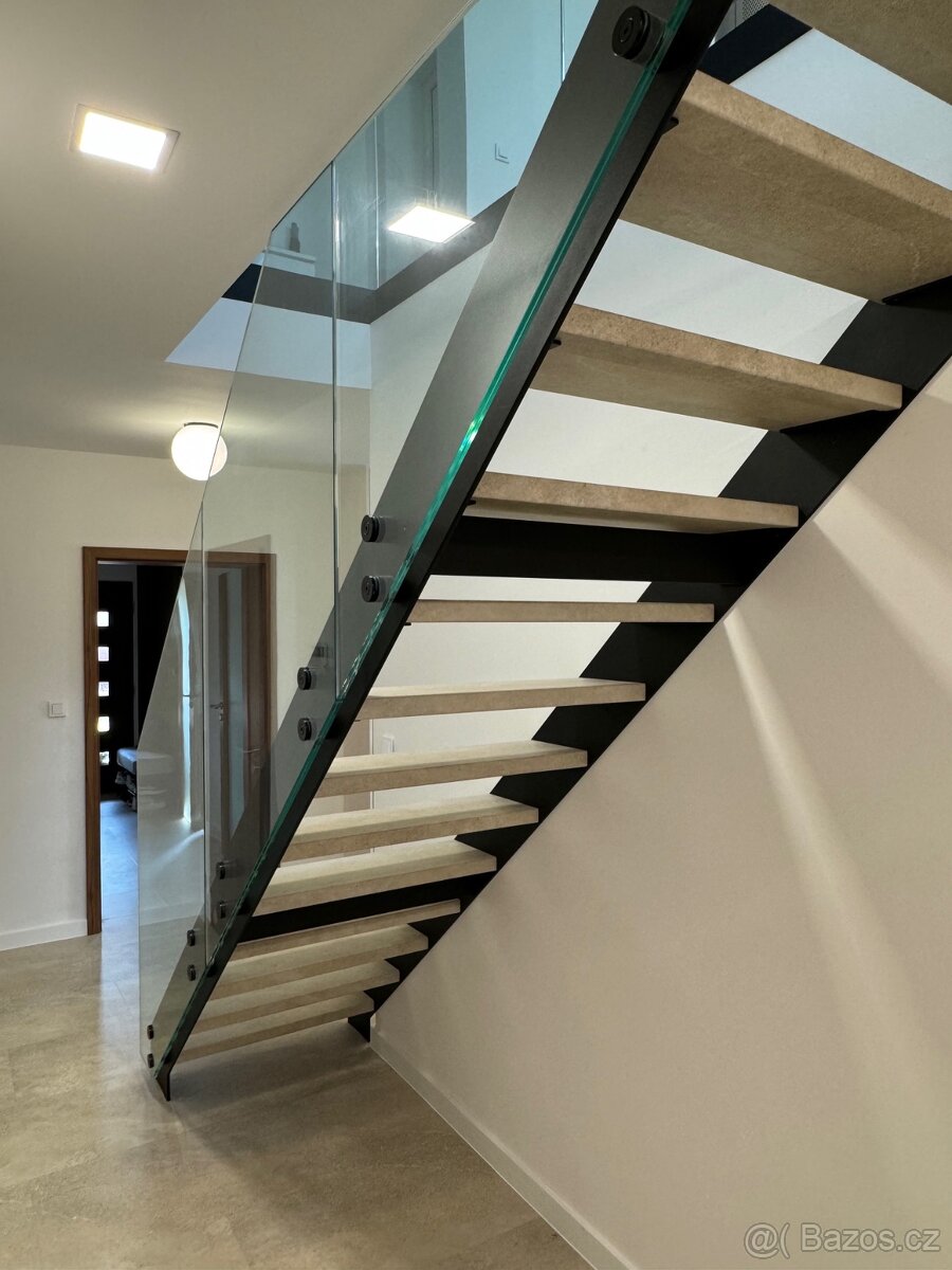 Ocelové schodiště, schody + skleněné zábradlí - 6