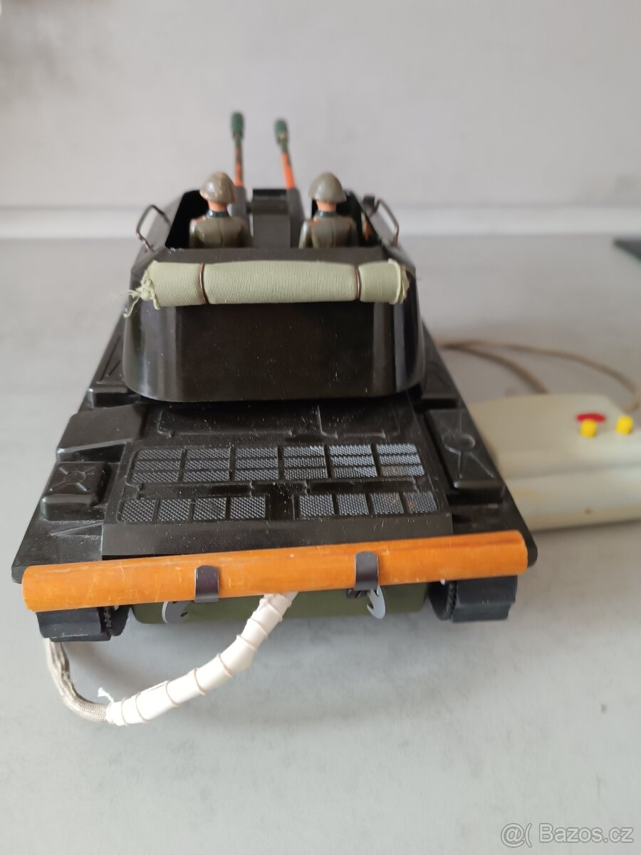 stará hračka tank - 6
