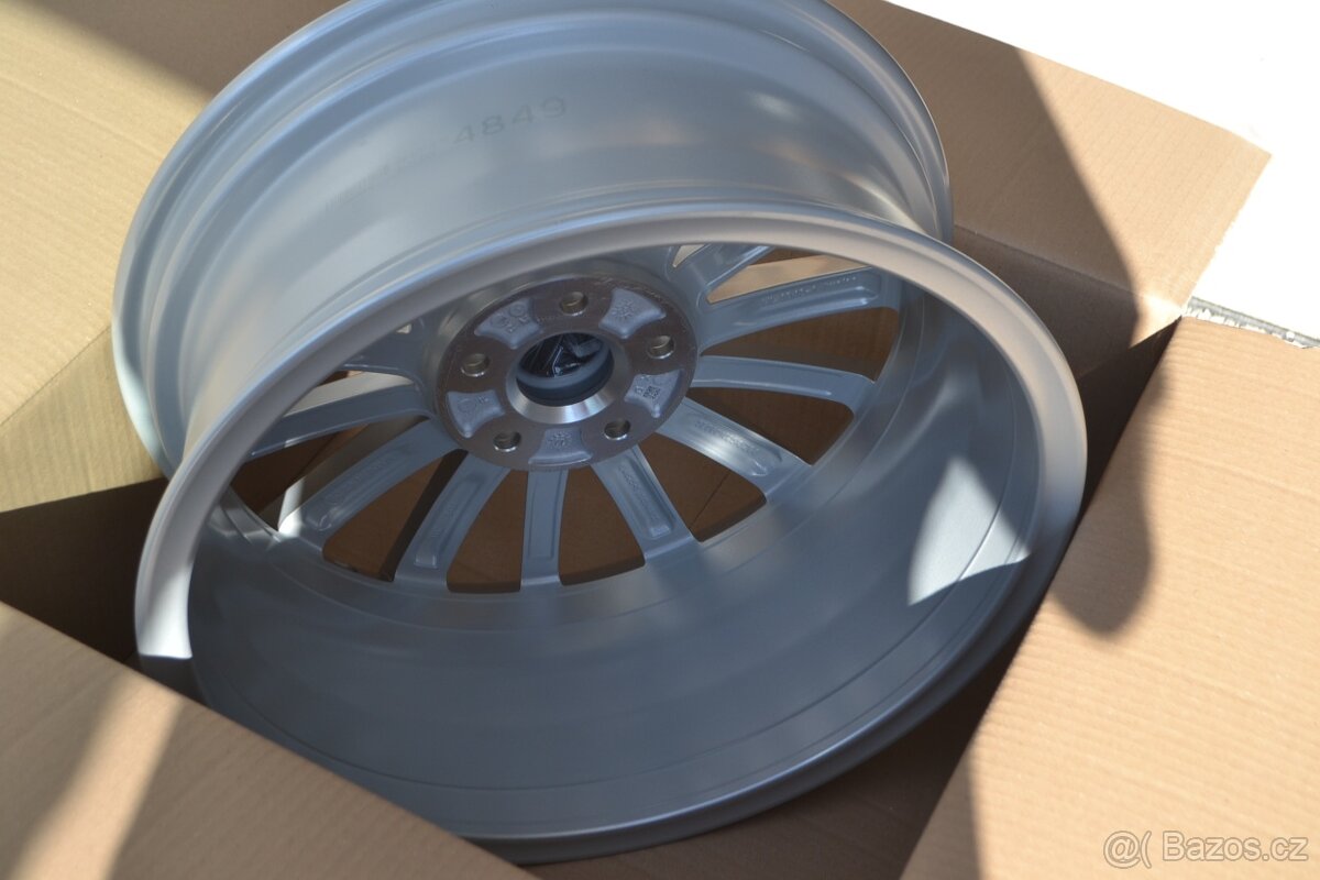 Škoda Octavia III RS–NOVÉ 18 Alu disky 7Jx18 ET51,silver - 6