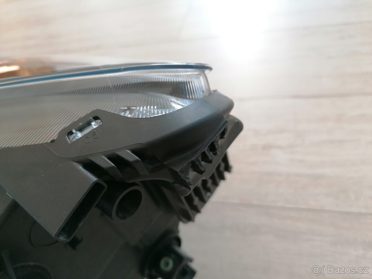 Přední pravé LED světlo Ford Kuga MK.III - 6