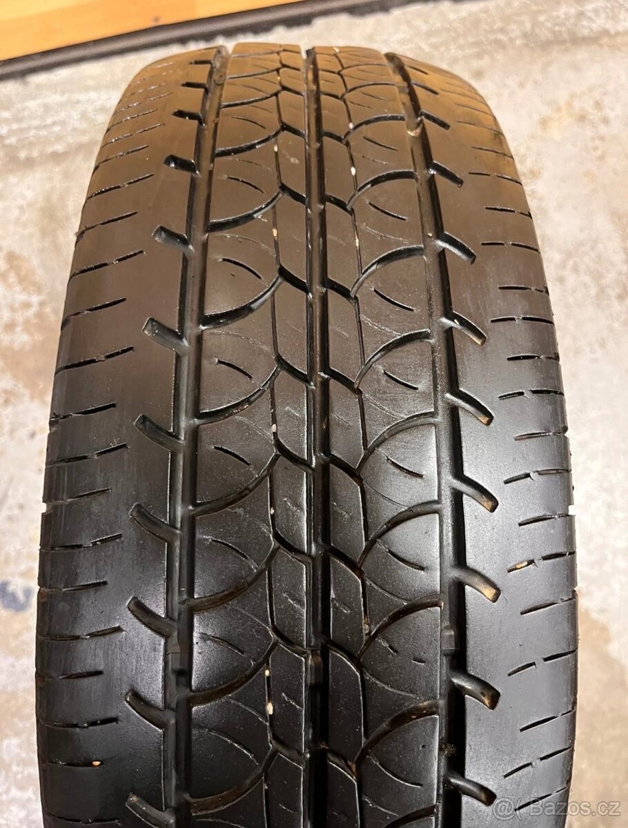 Letní pneu 215/70/15C - 6