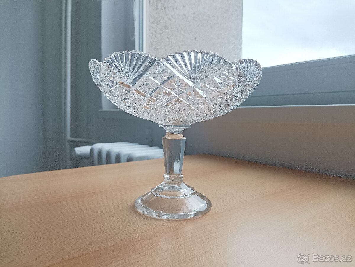 Retro broušený skleněný podnos či mísa na nožičce - luxus - 6
