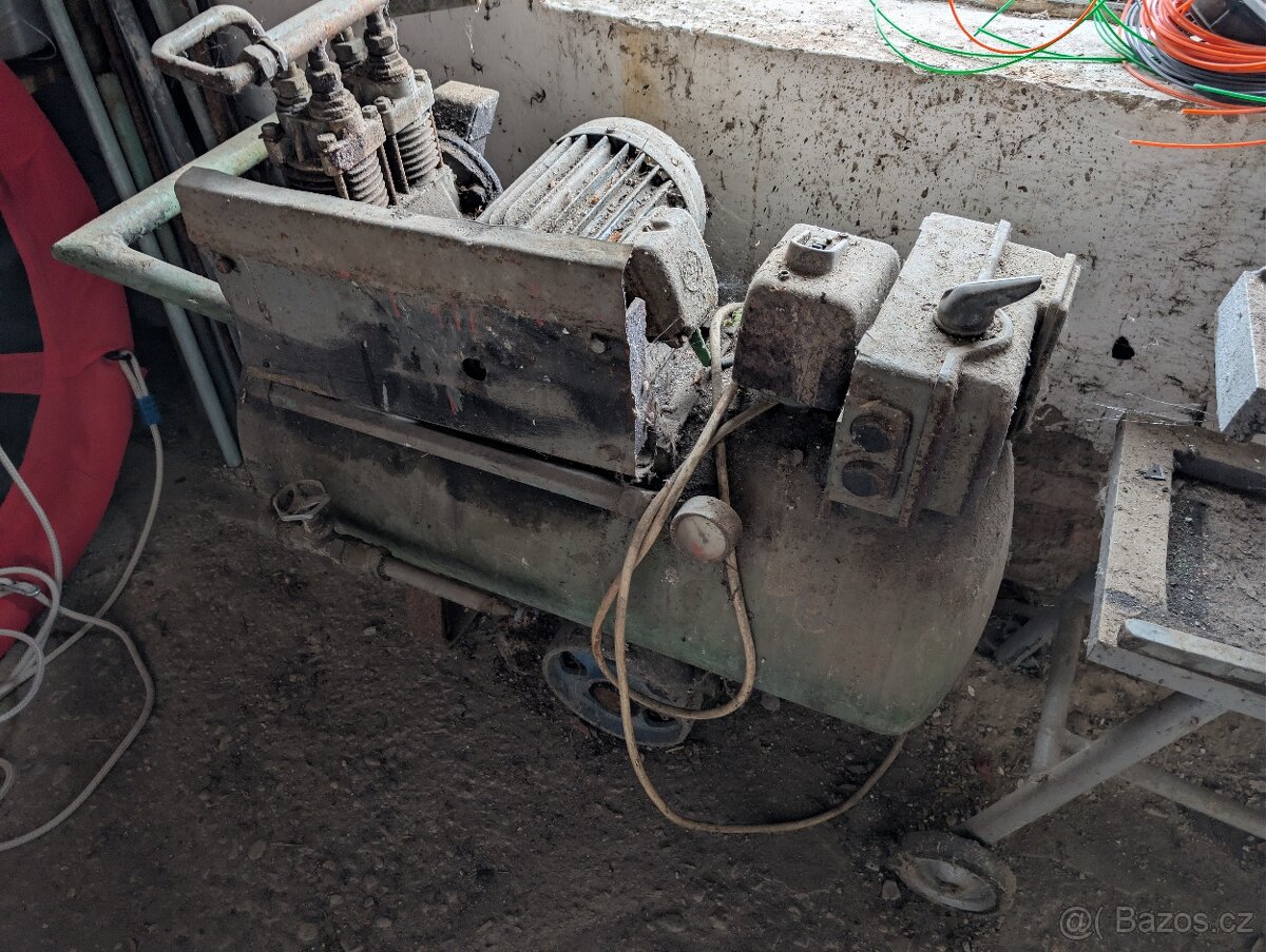 Starý kompresor, pila na železo, cirkulárka na dřevo - 6