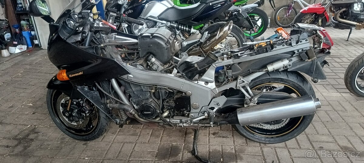 Kawasaki ZZR 1100 - 6