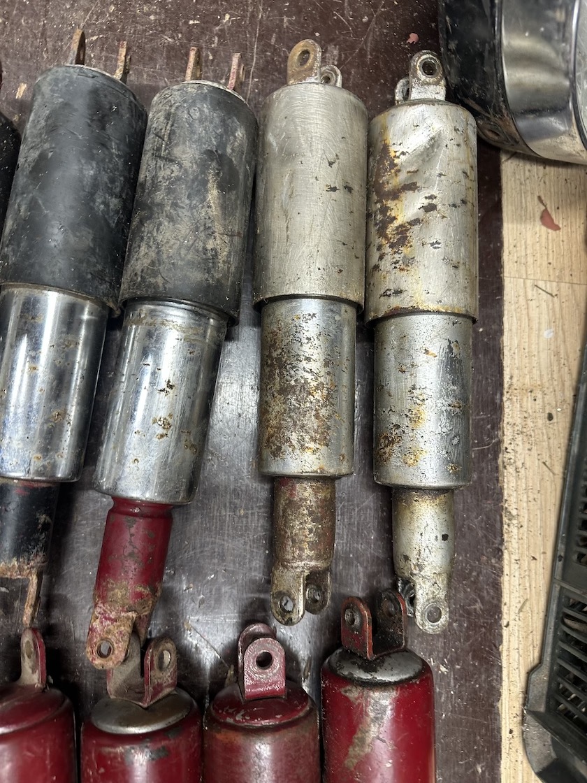 Predám zadní tlumiče na motocykle JAWA ČZ 125 175 250 350 - - 6