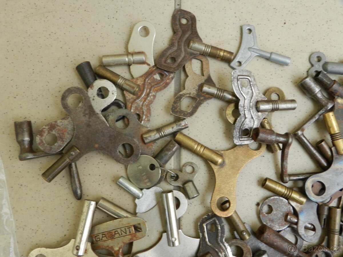 KLÍČKY 111 KUSŮ - 6