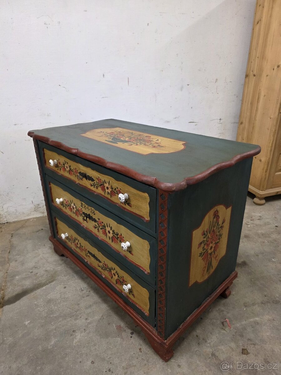 Malovaná komoda po celkové starší renovaci - 6