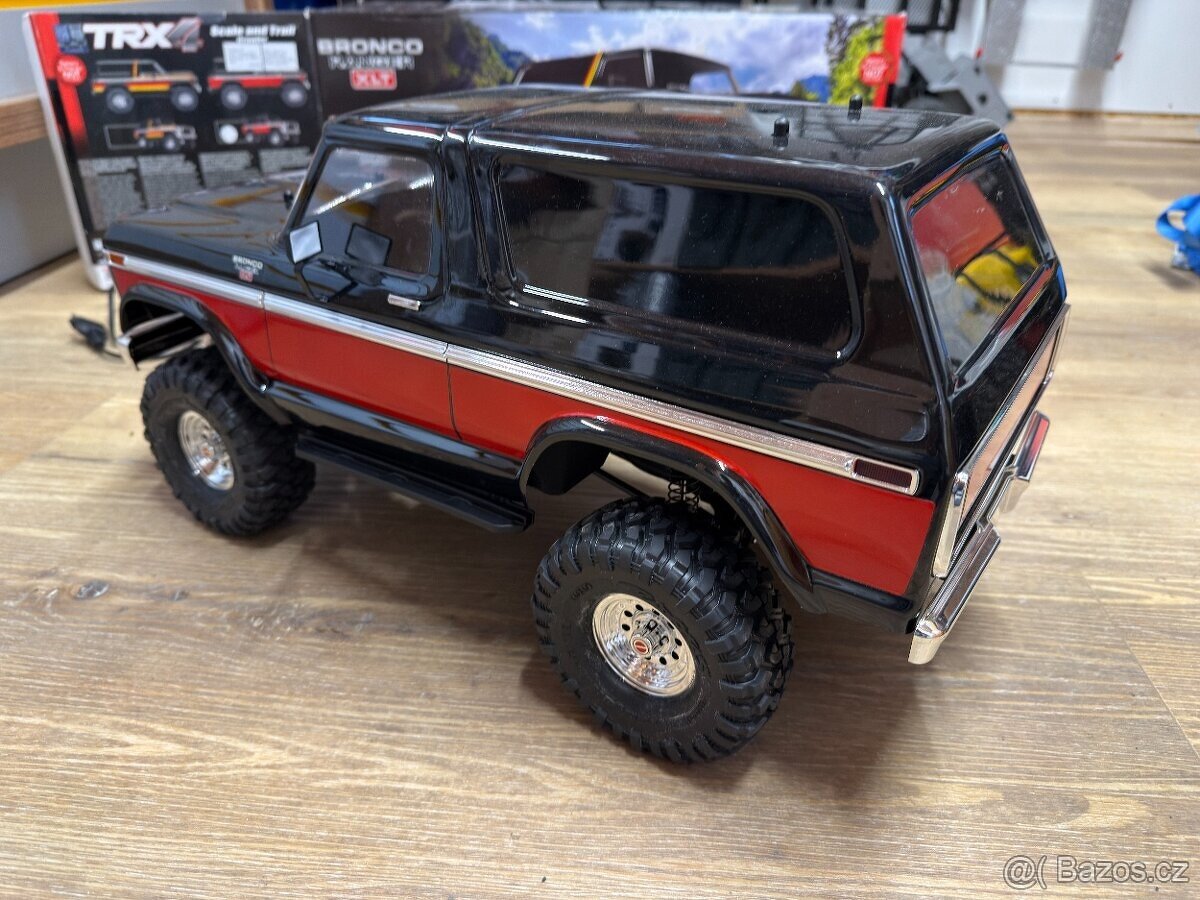 nový model Traxxas TRX-4 Bronco 1979 + baterie a nabíječ - 6