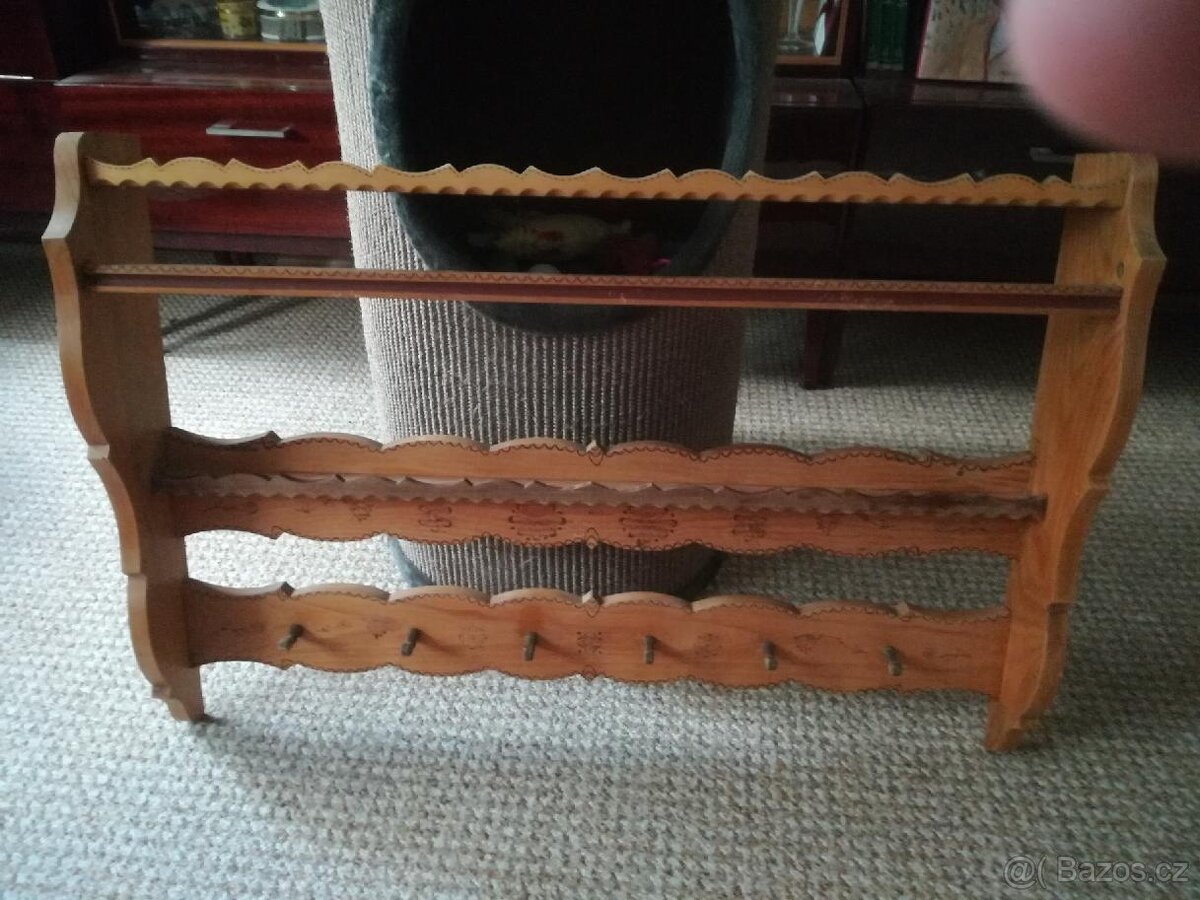 Polička vyřezávaná velká - 6