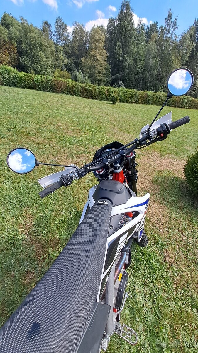 Kvalitní španělské enduro AJP 250 - 6