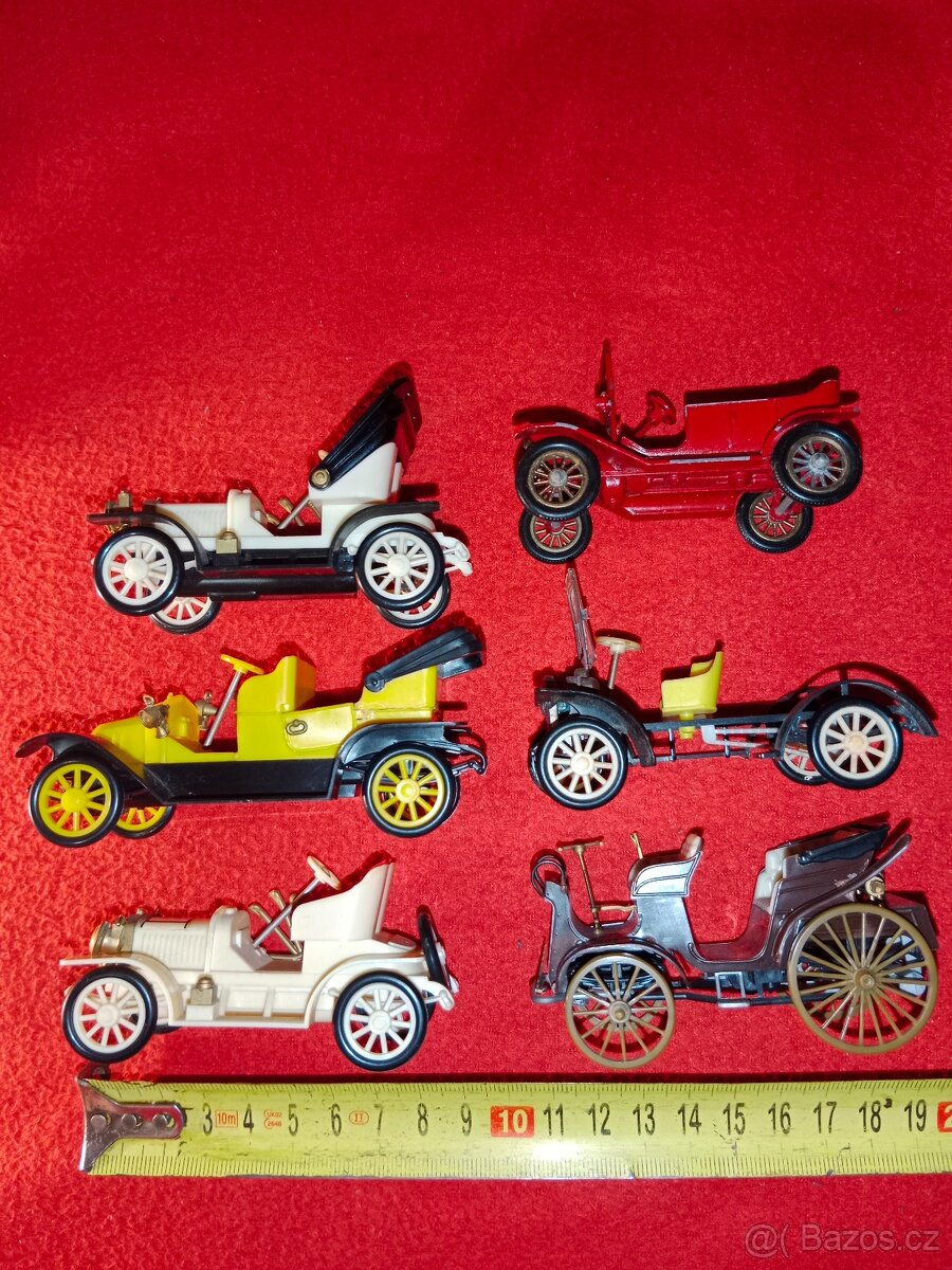 Autíčka veteráni zn. IGRA 11 ks, SMĚR 2 ks atd. 14 ks celkem - 6