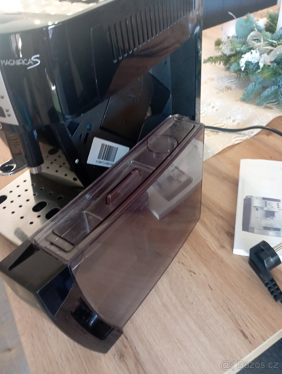 Kávovar DeLonghi magnifica S - 6