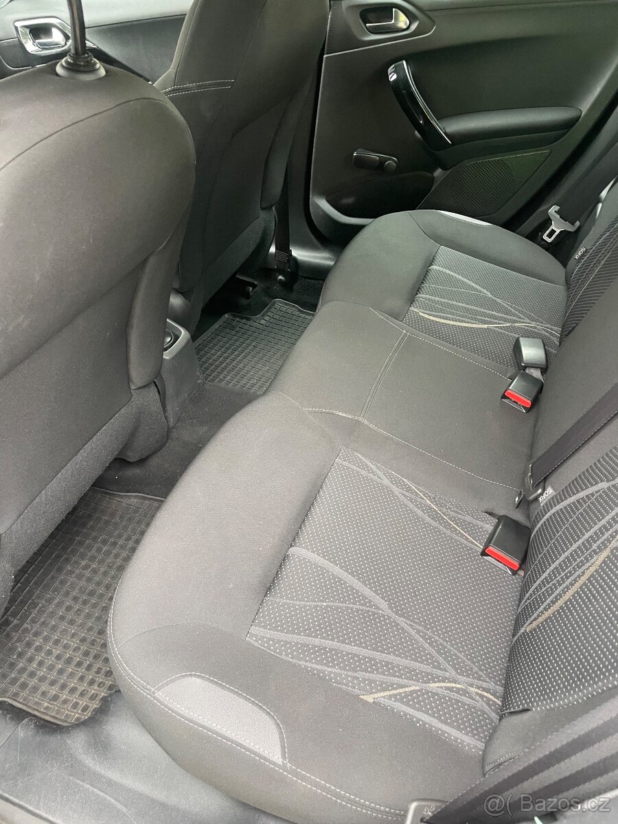 Peugeot 208 1.4 HDI - 6