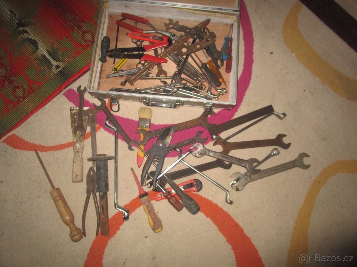 kufr plny nařadí - 6