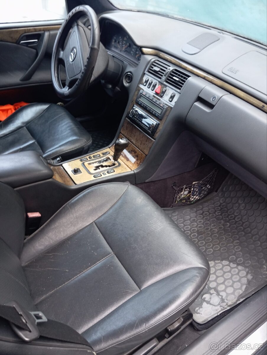 Prodám Mercedes-Benz w210 E220cdi rv.2000 - 6
