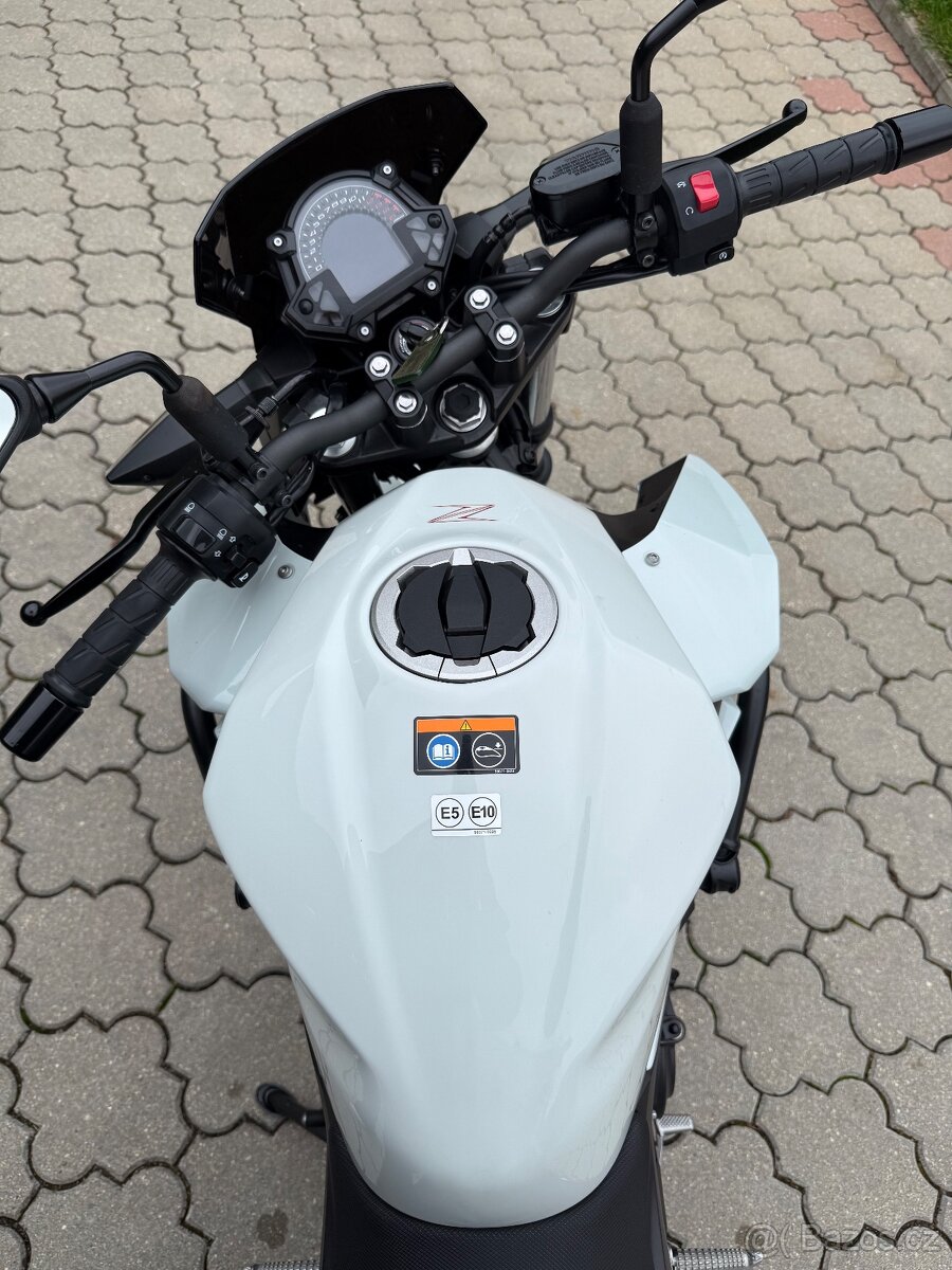 Kawasaki Z400 - 6