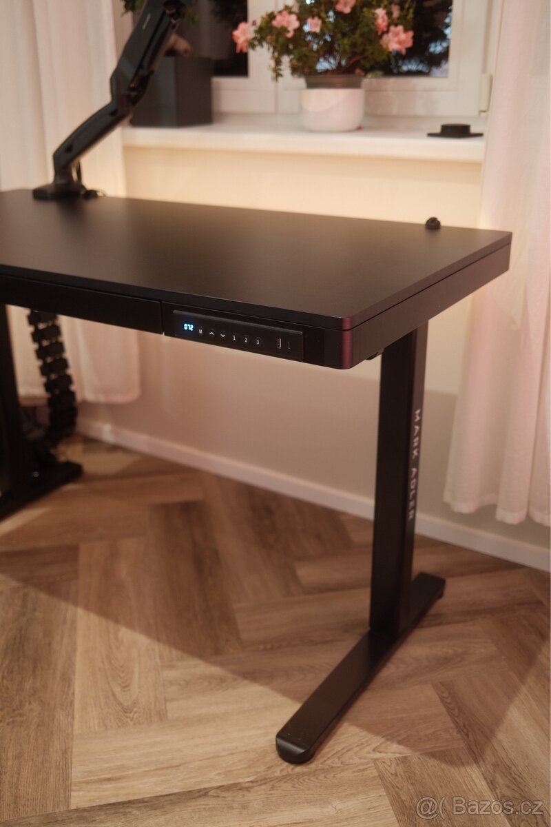 Elektrický polohovatelný PC stůl Mark Adler - 6