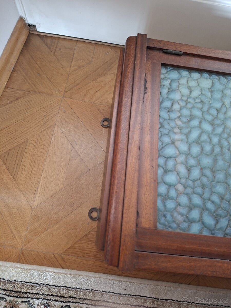 Secesní lékárnička - 6