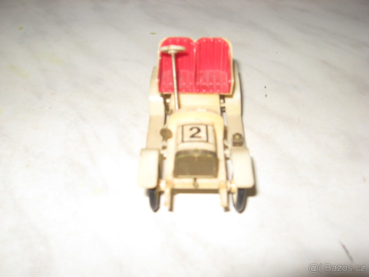 Retro modely plastových autíček. - 6