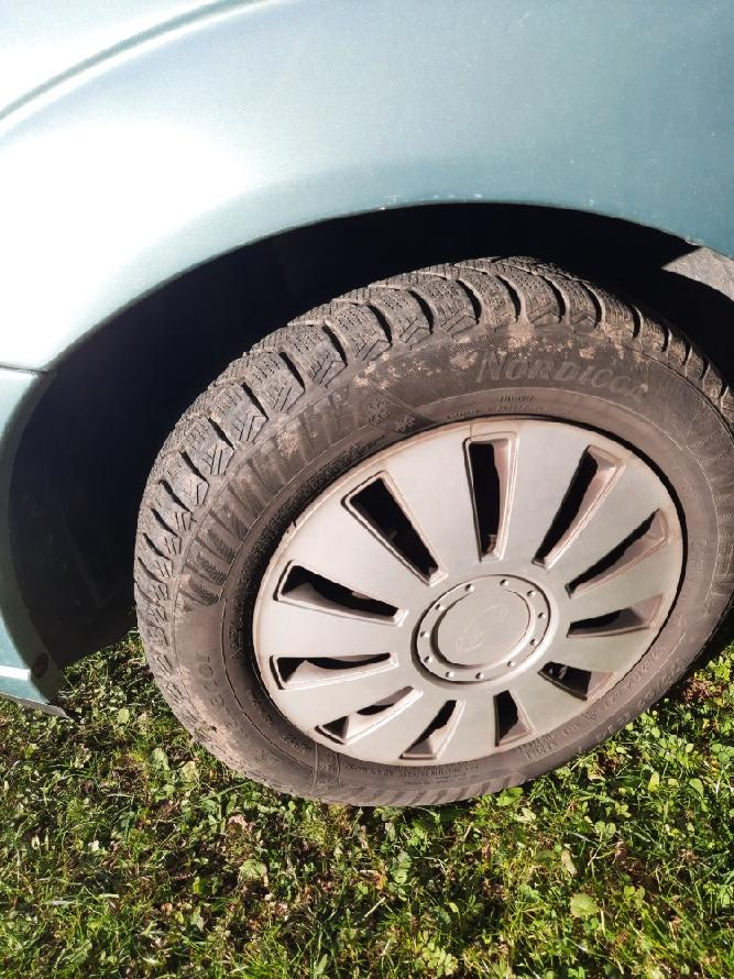 Ford focus 1,4 benzín - 6