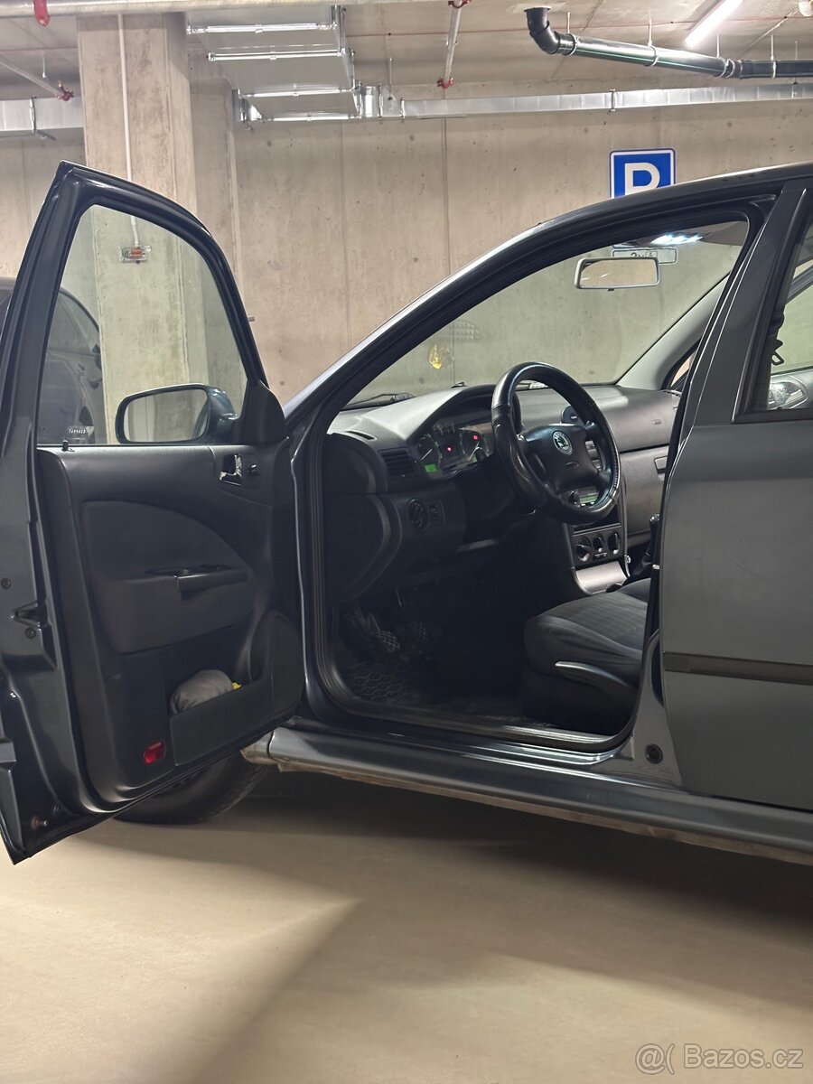 Škoda Octavia Tour 1.6 MPI - 6