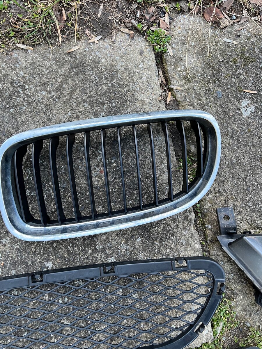 Mřížky + ledvinky do BMW e91/e90 lci nárazníku - 6