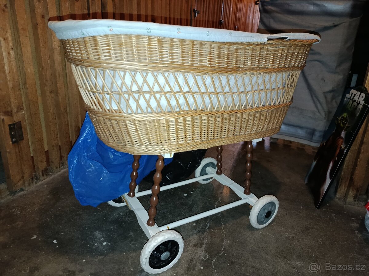 Dětský proutěný koš na kolečkách - 6