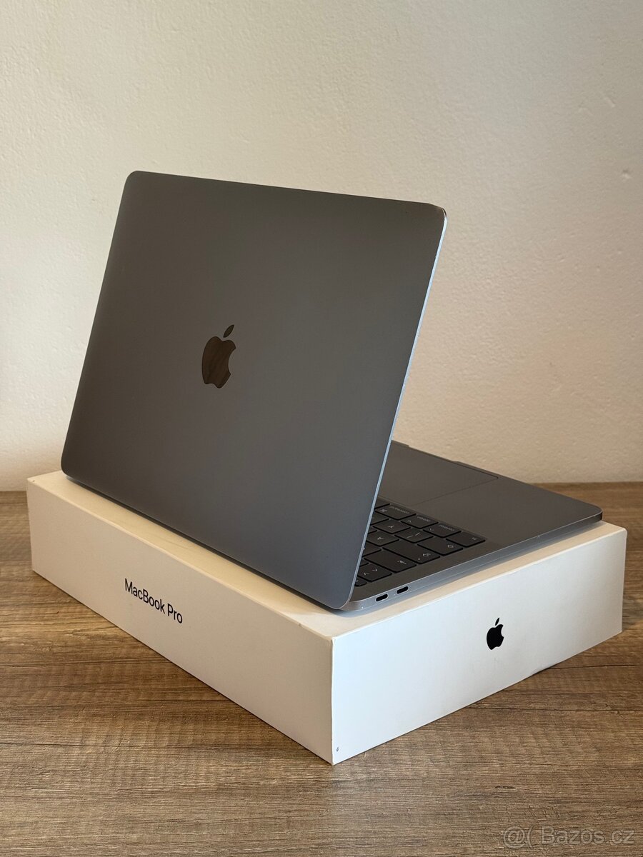Apple MacBook Pro 2017 kompletní balení - 6