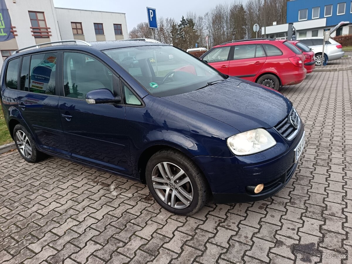 Volkswagen Touran 2.0 TDI - 103 kW -DSG - 7 místní - 6