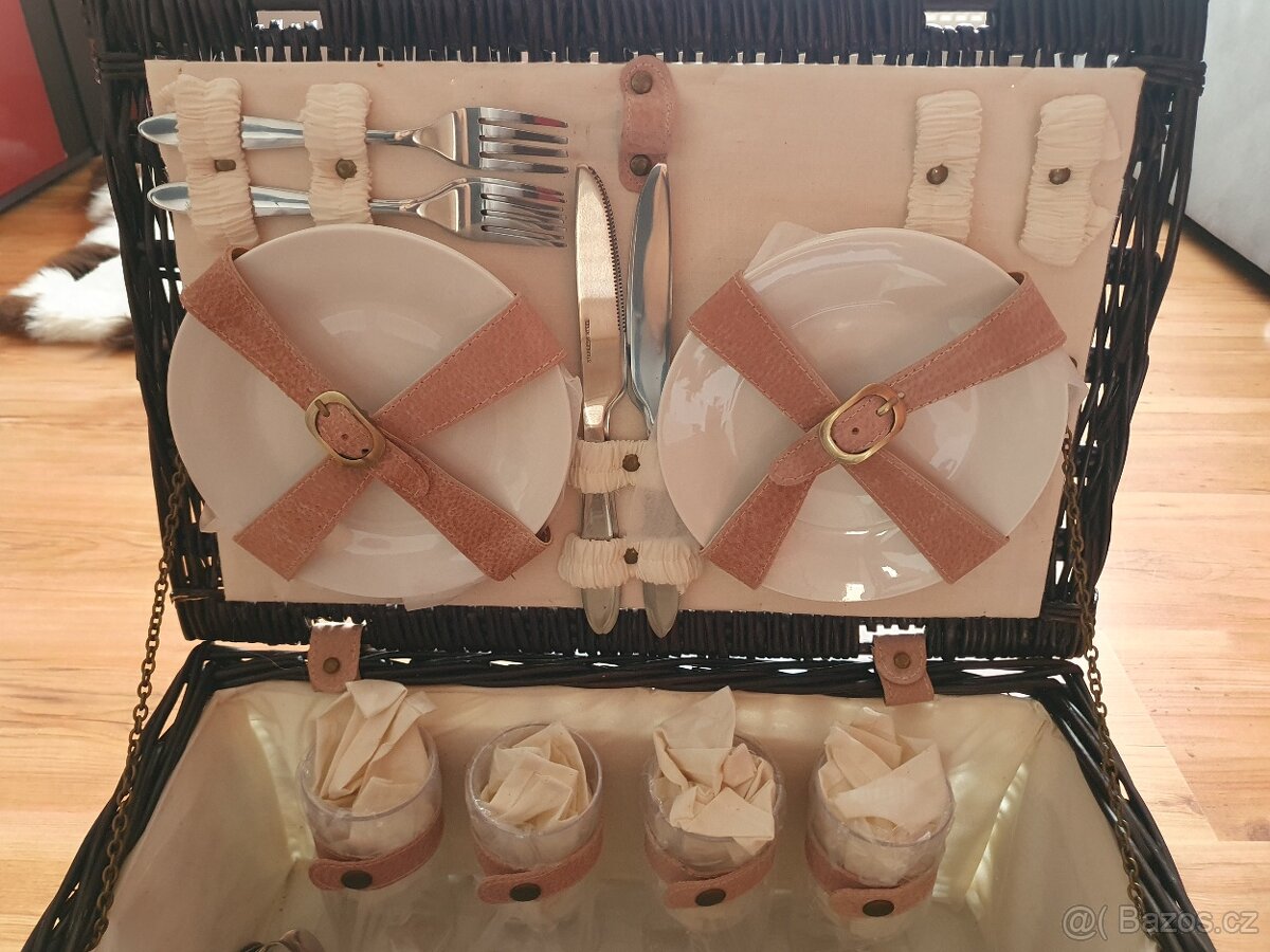 Piknikový koš pro 4 osoby s porcelánovým nádobím - 6