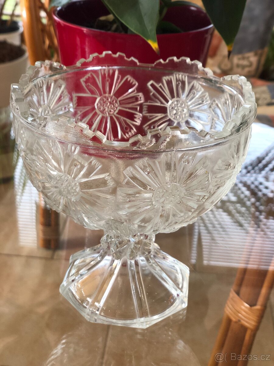 Skleněná miska na noze - 6