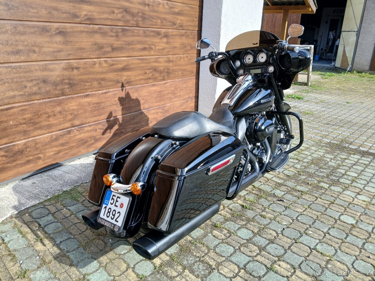 Harley-Davidson FLHX Street Glide 103 - 6